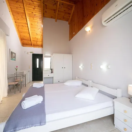 شقة فندقية Xi Village 3*