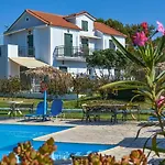 Aparthotel Xi Village 3*