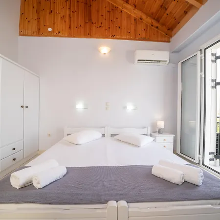Aparthotel Xi Village 3*